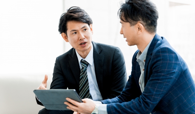 就職支援する大学職員